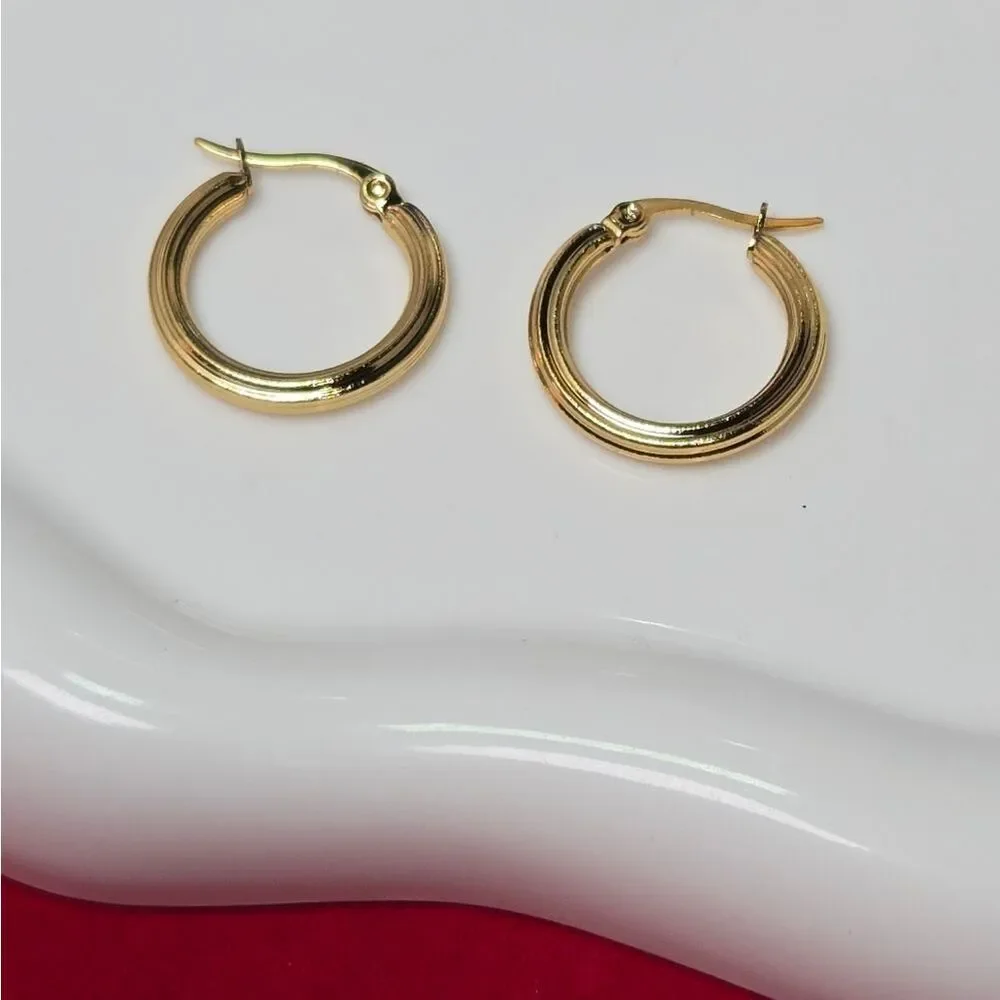 20mm Ribbed Gold Hoop Earrings Stainless Steel Hinged Minimal Classic Jewelry